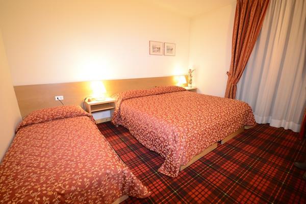 Bepy Hotel Garni Giustino Екстер'єр фото
