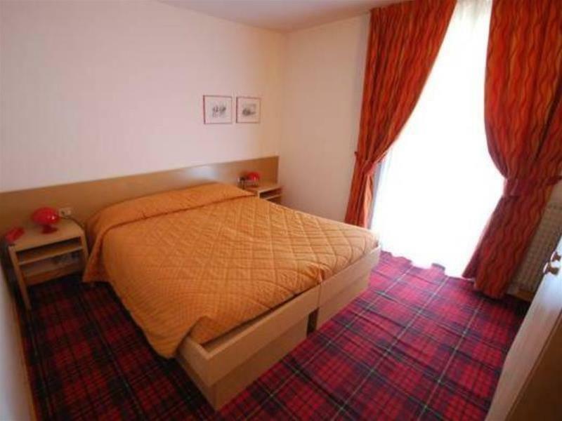 Bepy Hotel Garni Giustino Екстер'єр фото